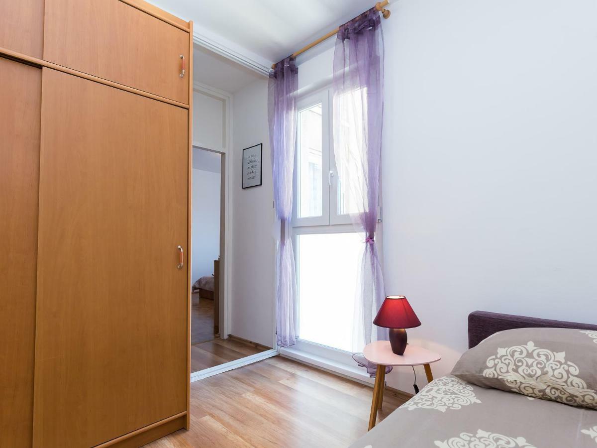 Apartment Lory'S Place Pula Bagian luar foto