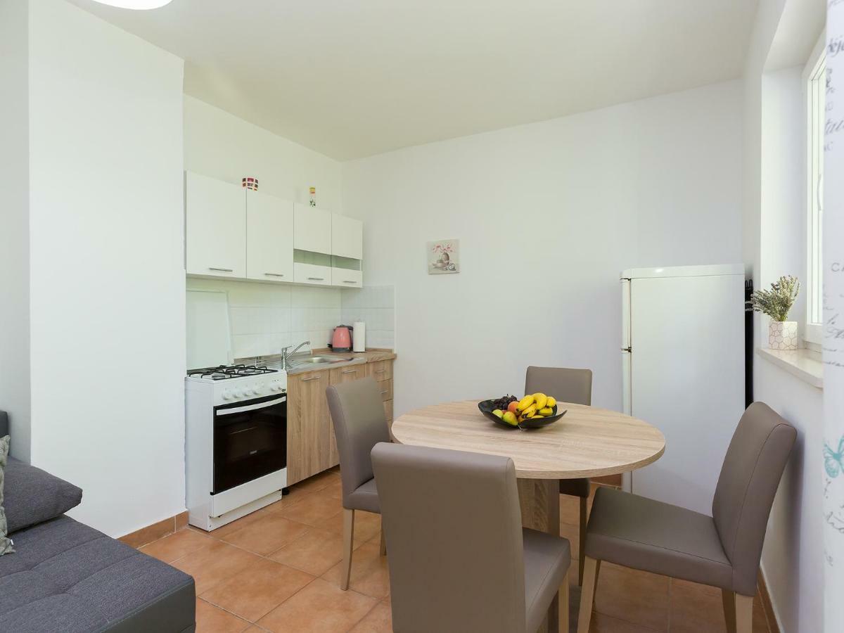 Apartment Lory'S Place Pula Bagian luar foto