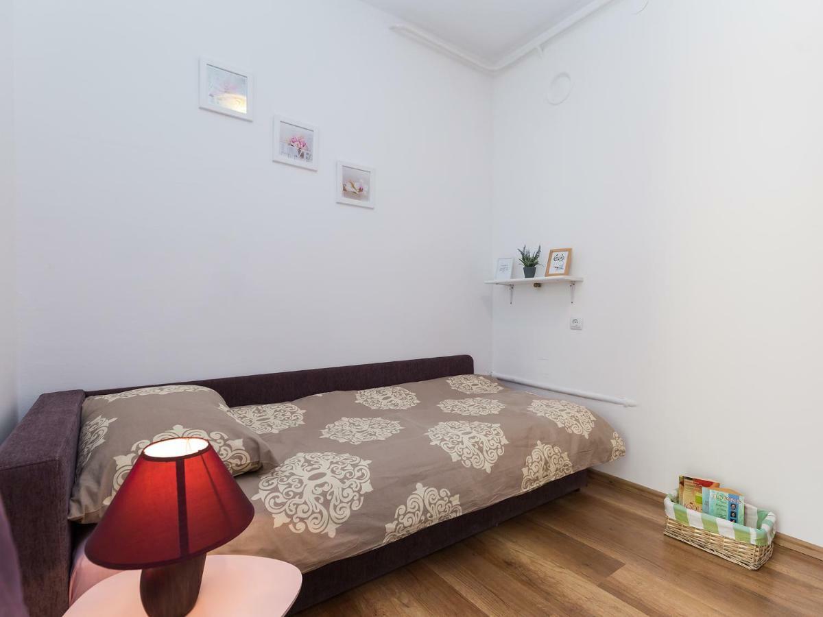 Apartment Lory'S Place Pula Bagian luar foto