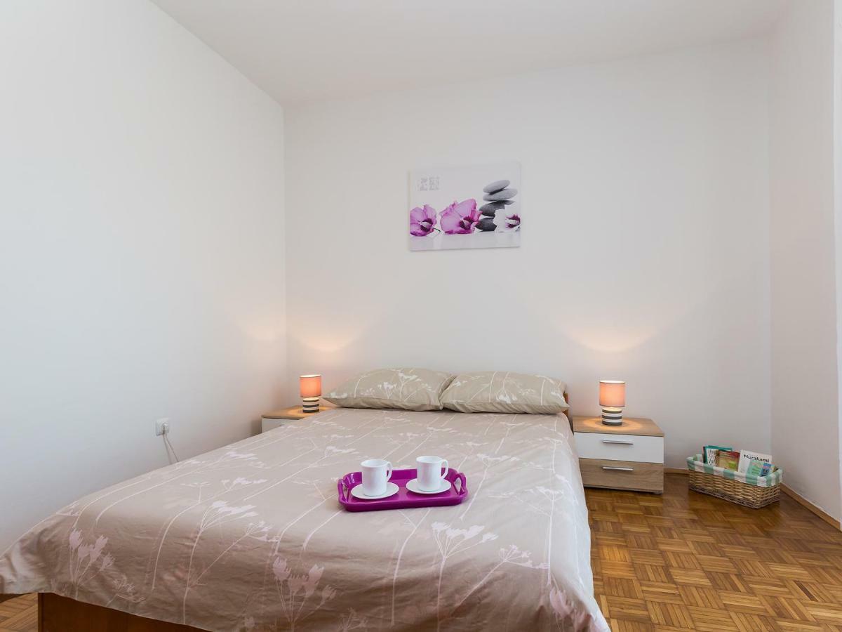 Apartment Lory'S Place Pula Bagian luar foto