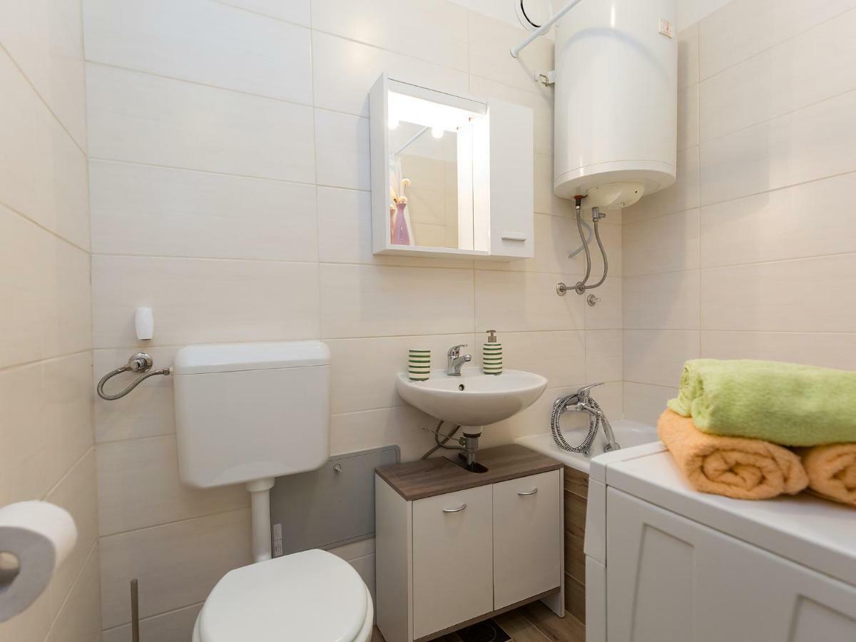 Apartment Lory'S Place Pula Bagian luar foto