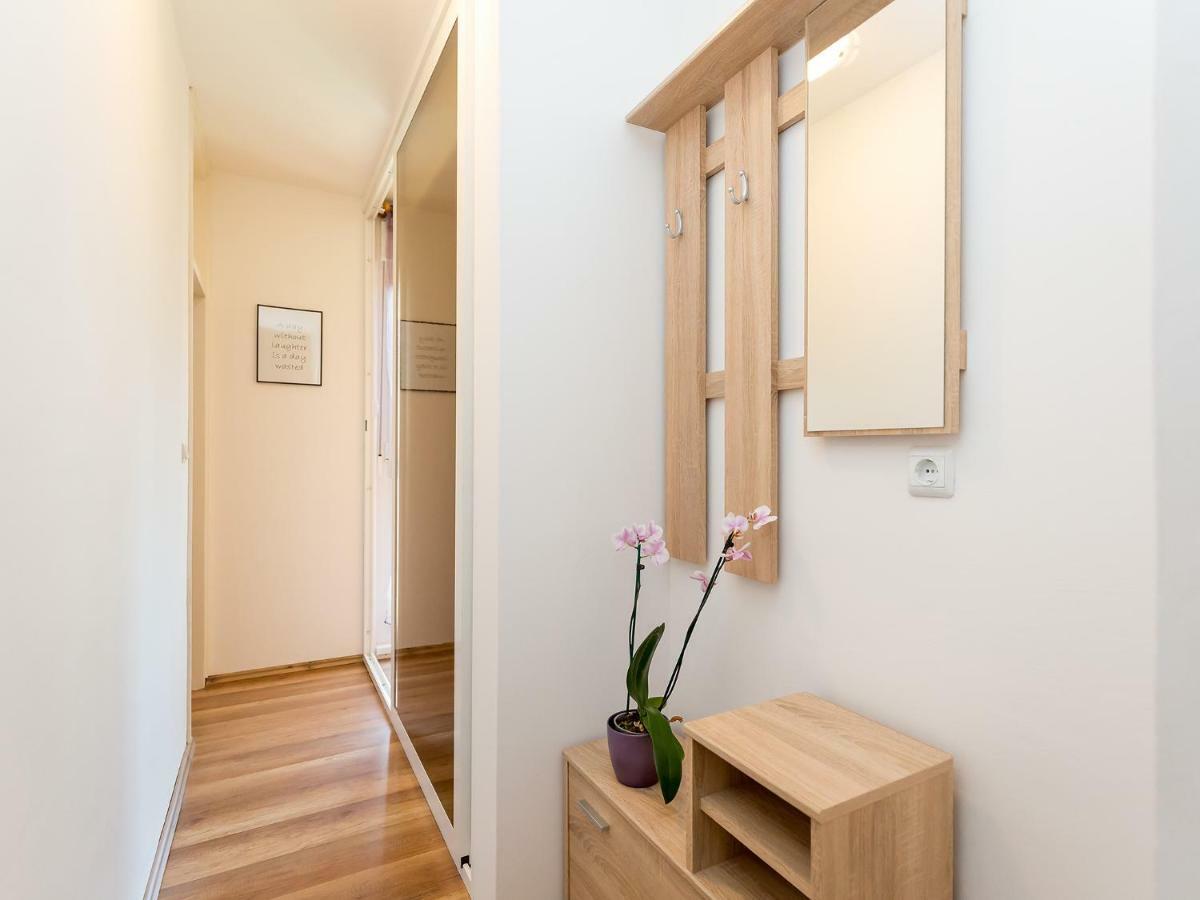Apartment Lory'S Place Pula Bagian luar foto